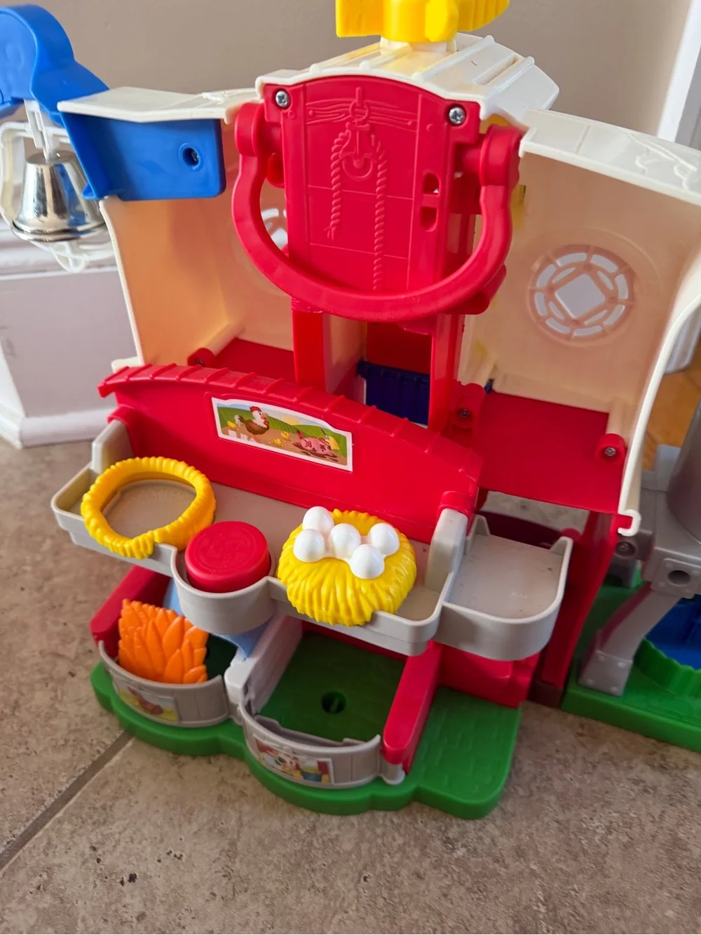 Fisher-Price Little People Farm Interactive Play Barn with Yellow Roof Accent
